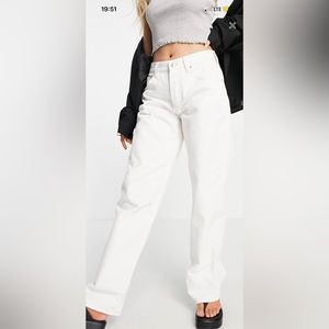 Super cute boyfriend low rise white jeans from ASOS!